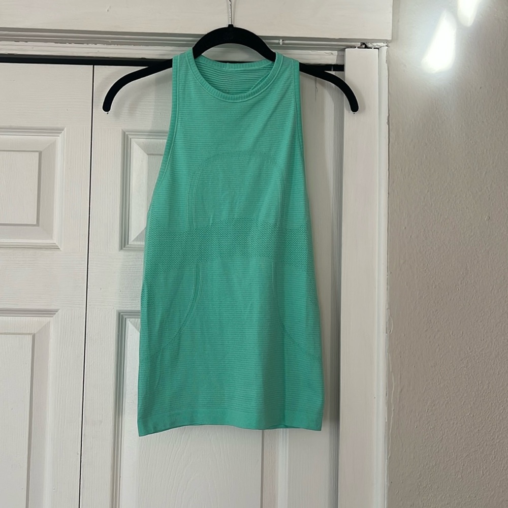 Lululemon workout top high neck